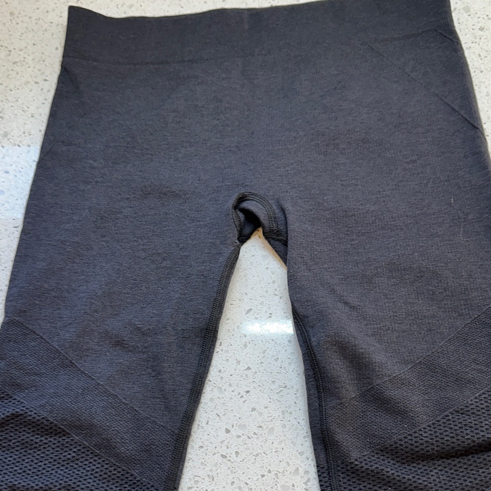 Girls Ivivva by Lululemon Charcoal Cropped Leggings. Have in size 14 and in 12.